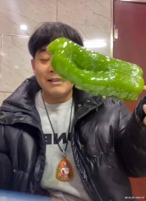 荷兰网红吃瓜事件视频大全,视频大全揭秘幕后真相